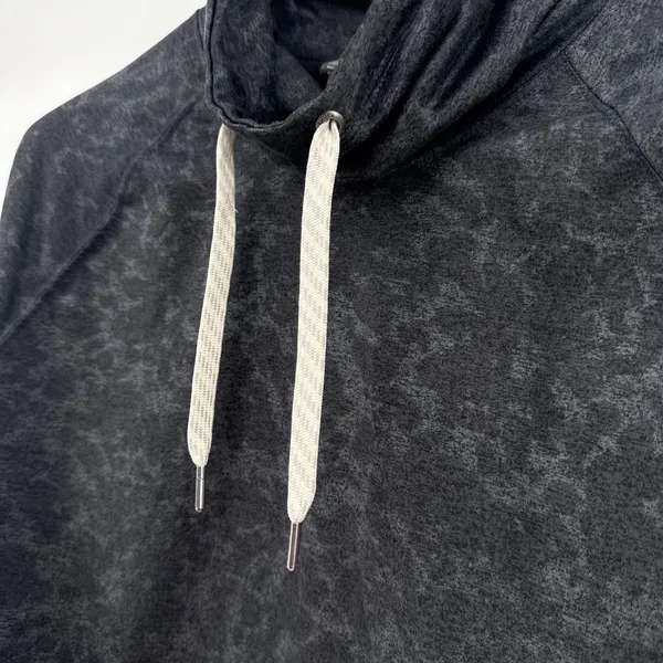 Vuori‎ Halo Essential Funnel Neck Black Camo Pullover Stretch Crop Womens Small - Image 5