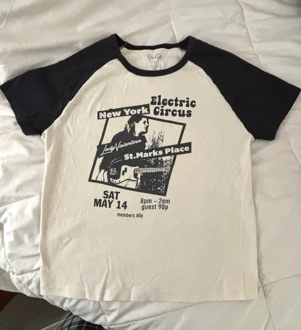 Brandy Melville : John Galt Bella NY Electric Circus T-Shirt - Image 4