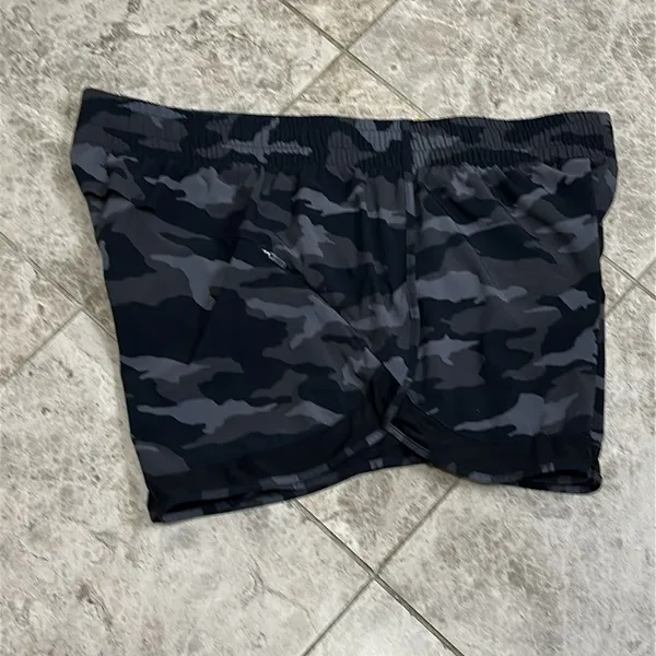 Athleta Racer Run Mid Rise Short 4” Black Camo Size Large - Image 8