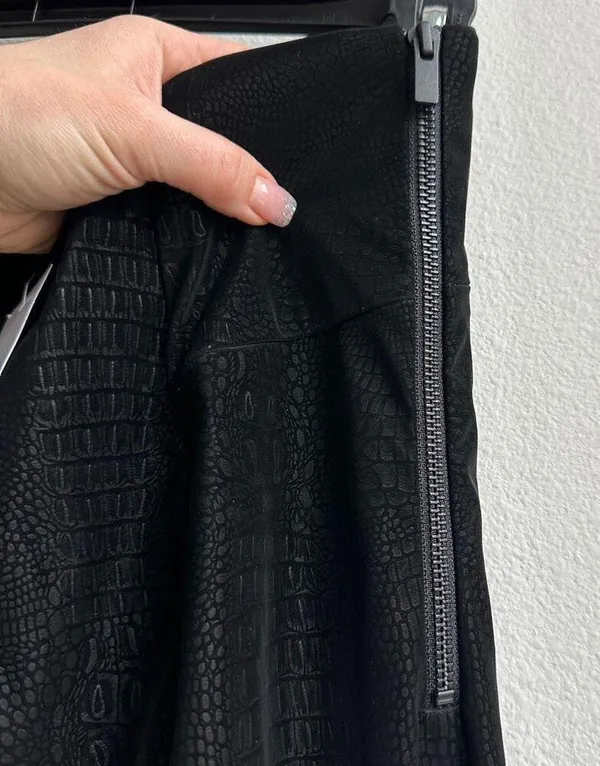 NWT Good American Black Croc Executive Pants Size 2 Flare Leg Slit Zipper XS - Image 6
