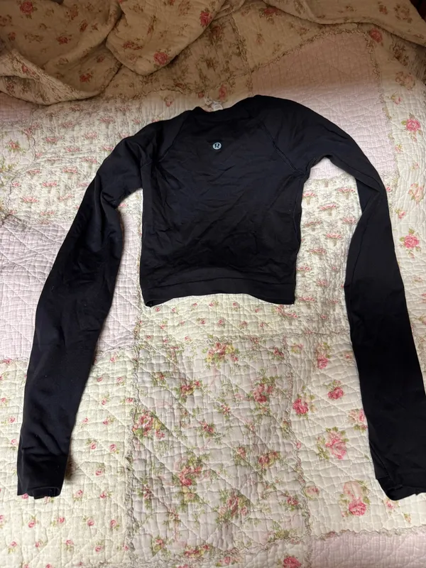 Lululemon Black Swiftly Tech Long Sleeve 2.0 cropped - Image 5