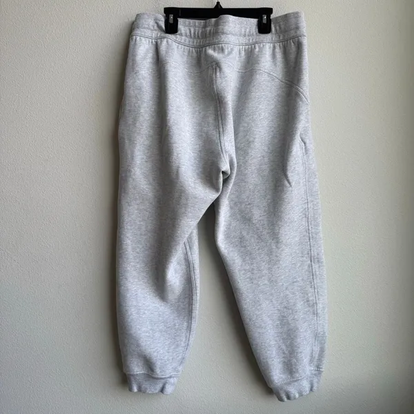 Lululemon womens 14 Scuba High Rise Jogger Crop Pant Sweatpant Fleece Light Grey - Image 3