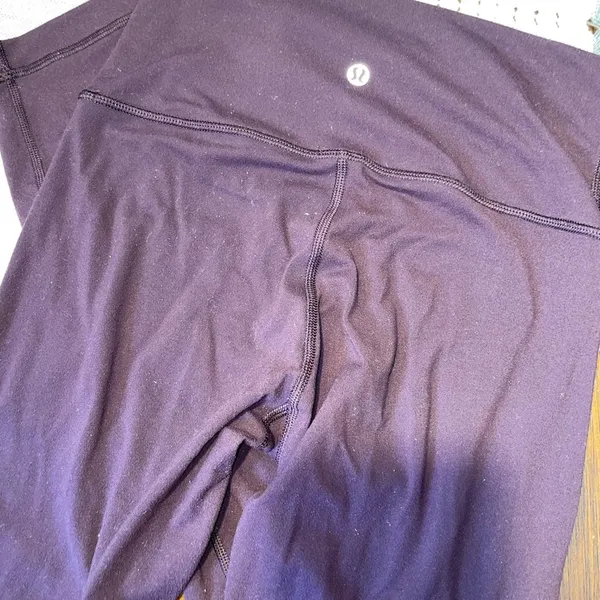 Woman’s size 4 lululemon leggings - Image 2