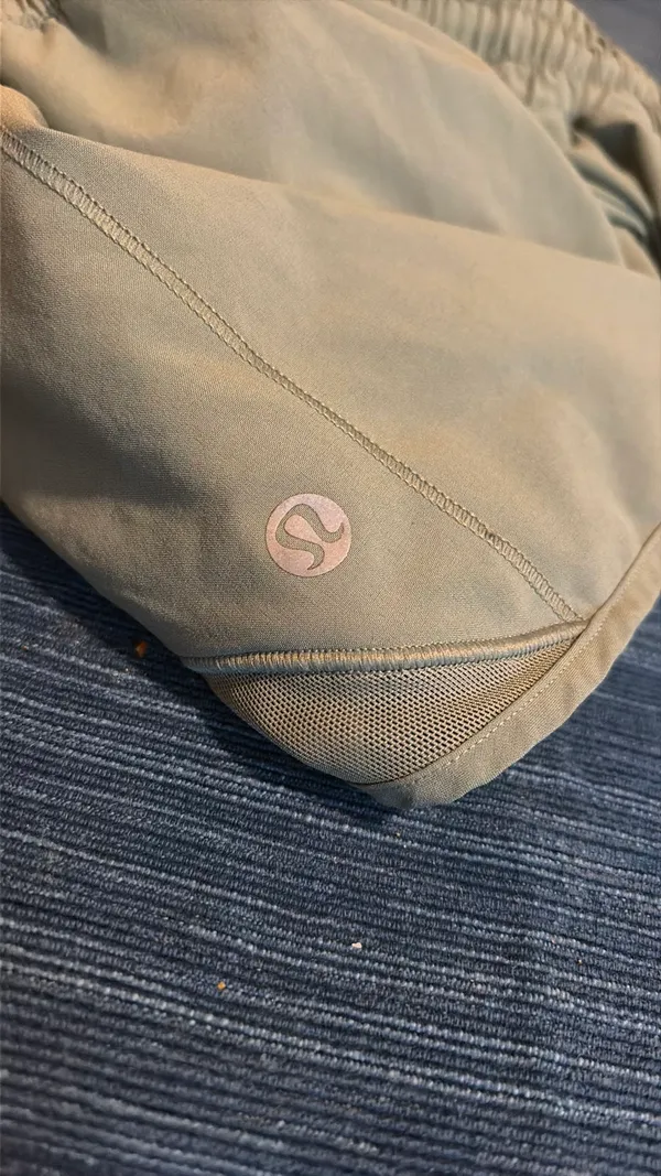 Lululemon Hotty Hot 2.5" - Image 3