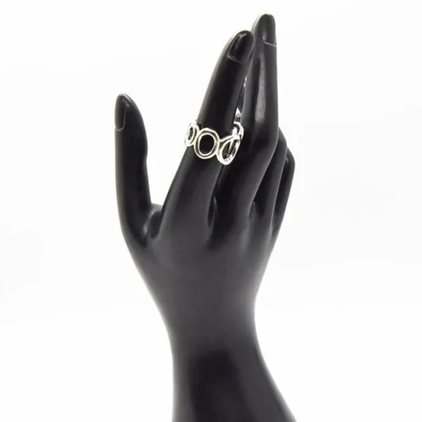 Size 6 Silver Oval Abstract Ring - Image 3