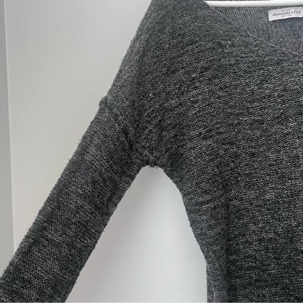 Abercrombie & Fitch Gray Knit Wool Blend V Neck Thin Sweater Size XS/S - Image 2