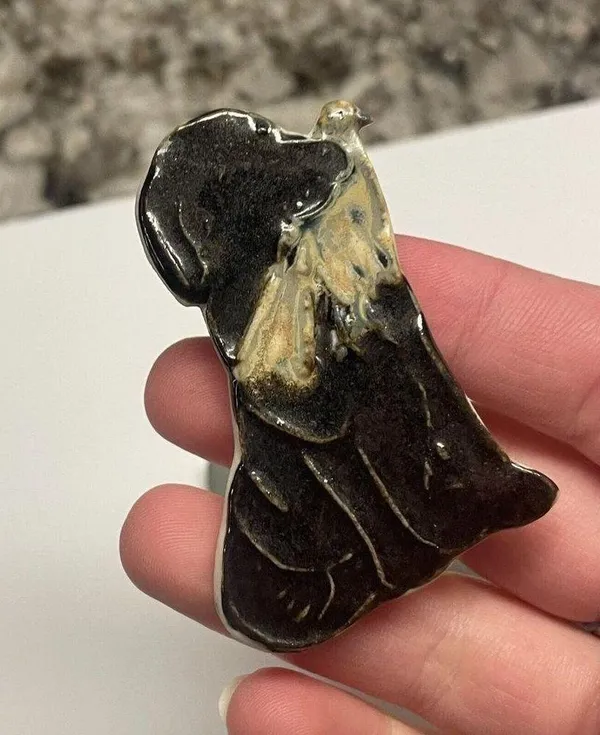 Lot Of 2 Hand Made Ceramic Brooch Pins Hand Painted - A Bird Hunting Dog - Image 5