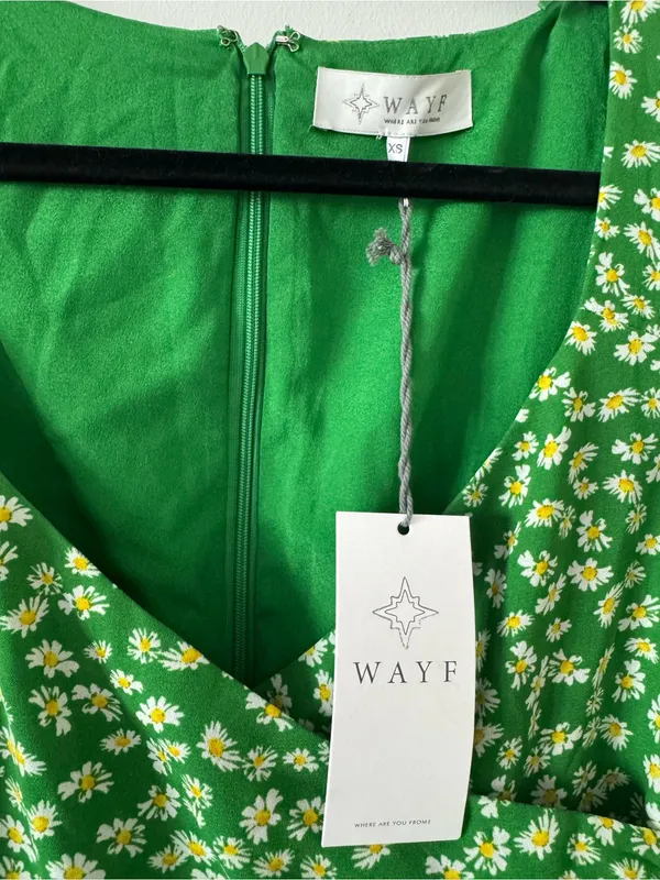 Wayf Green Floral Midi Dress with Puff Sleeves - Image 2