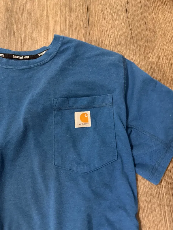 Carhartt blue pocket tee in size M - Image 3