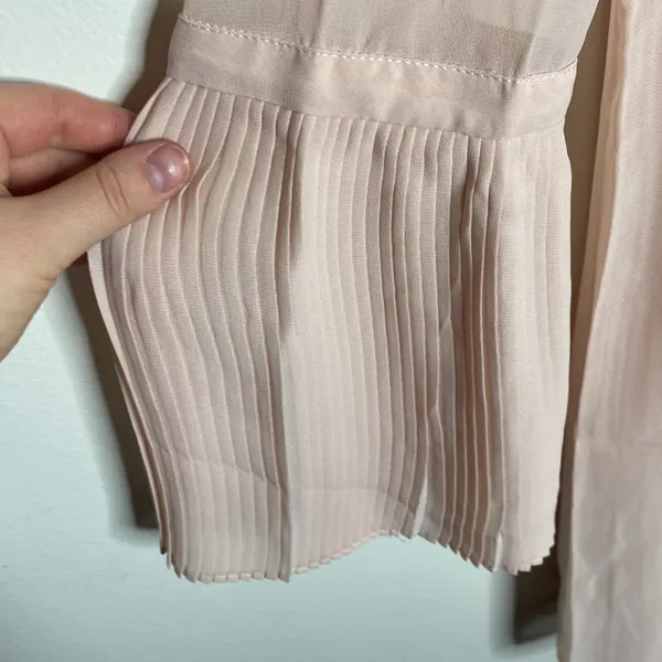Cupcakes and Cashmere Malina pleated detail chiffon shift dress in tea rose sz S - Image 10