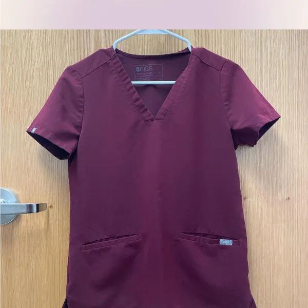 Figs Women's Casma Three-Pocket Scrub Top in Deep Burgundy.‎ XS-P - Image 3