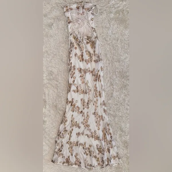 NWOT House of CB Caprina Embroidered Floral Trumpet Gown Sz M - Image 7