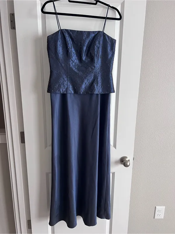 Cachet Navy blue 2-piece dress with beaded detailing #formalwear - Image 5