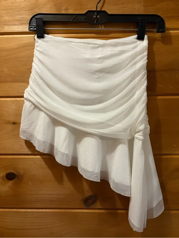 Princess Polly White Asymmetrical Lovell Ruffle Mini Skirt size 2 NWT - Image 2
