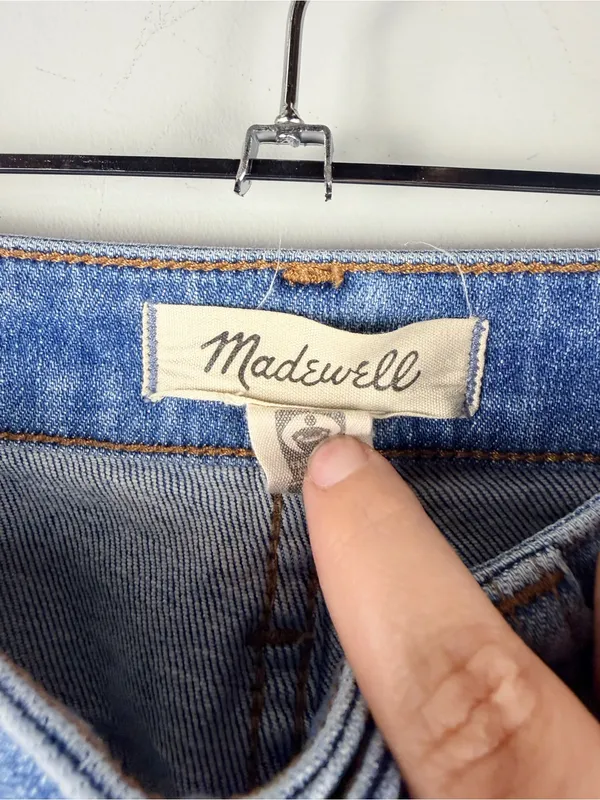 Madewell curvy Stovepipe medium wash denim jeans size 28 - Image 2