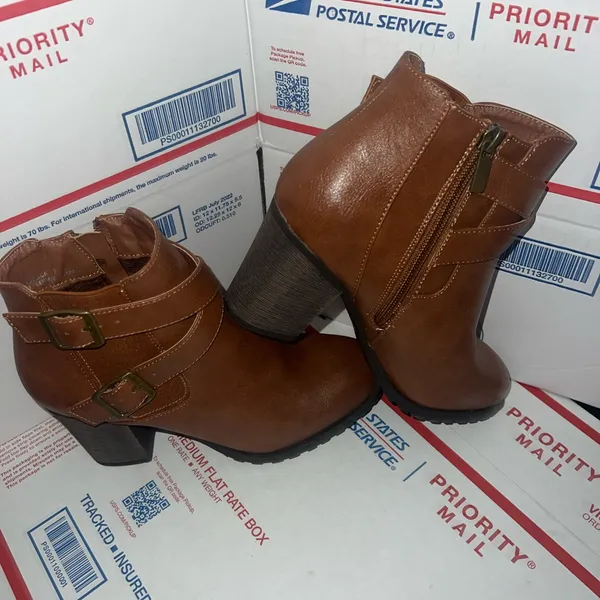Dollhouse Brown Booties size 7 - Image 4
