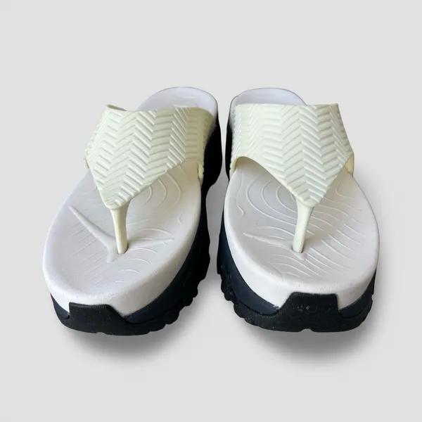 P448 Bondi Platform Flip Flops Cream Black Vibram Lug Sole EU 41 Grunge Y2K insp - Image 3