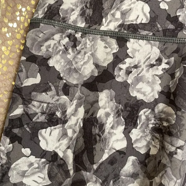 Aerie offline goals high rise 7/8 leggings, short inseam, gray floral print XL - Image 4