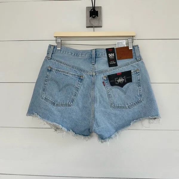 Levi’s Women’s 31 Button Fly Denim Shorts New NWT Premium - Image 3