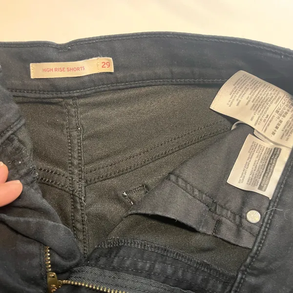 Levis high rise shorts 29 black - Image 2