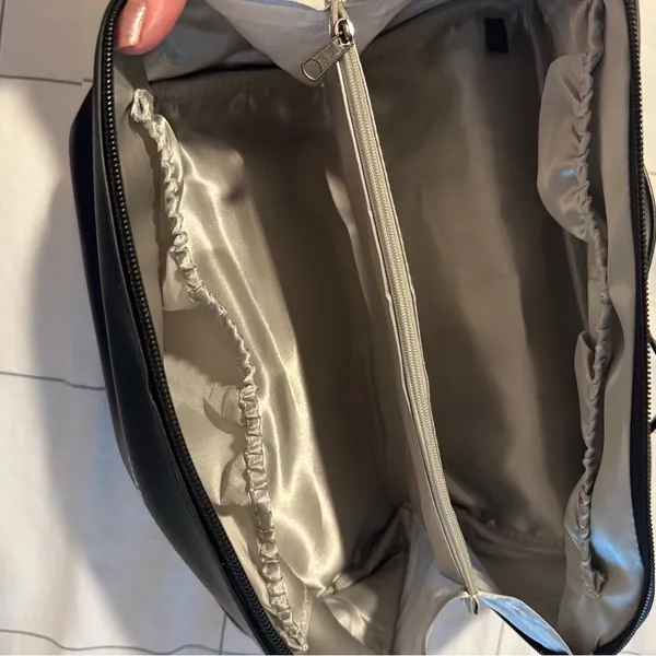 Black cosmetics bag - Image 4