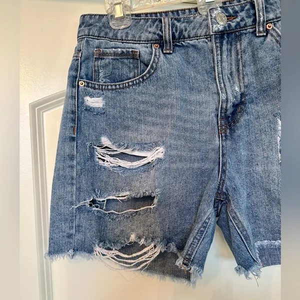 Wild Fable - High Rise Distressed Denim Shorts - perfect condition 💙 - Image 3