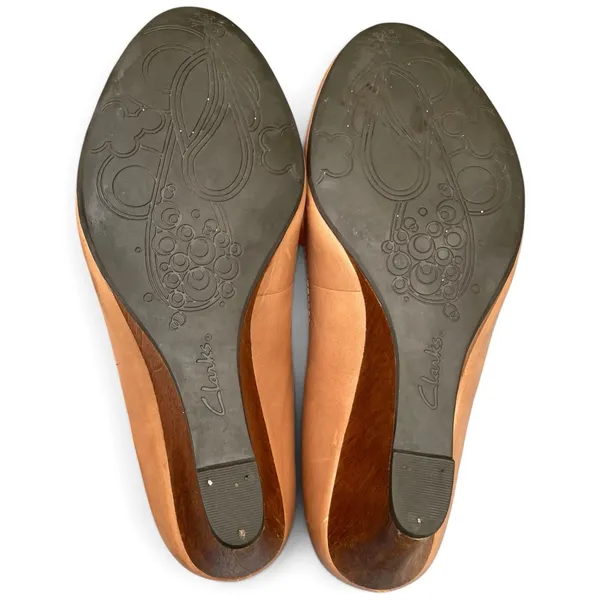 Clarks Indigo Purity Snow Tan Leather Wedge Pumps 9.5 Wooden Heel Casual - Image 10