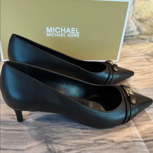 NWT Michael Kors Mandy Flex Kitten Pumps - Image 3