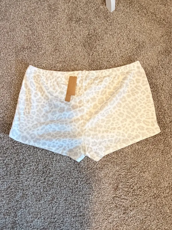 Skims heavy pointelle pacific leopard print shorts limited edition size xl NWT - Image 6