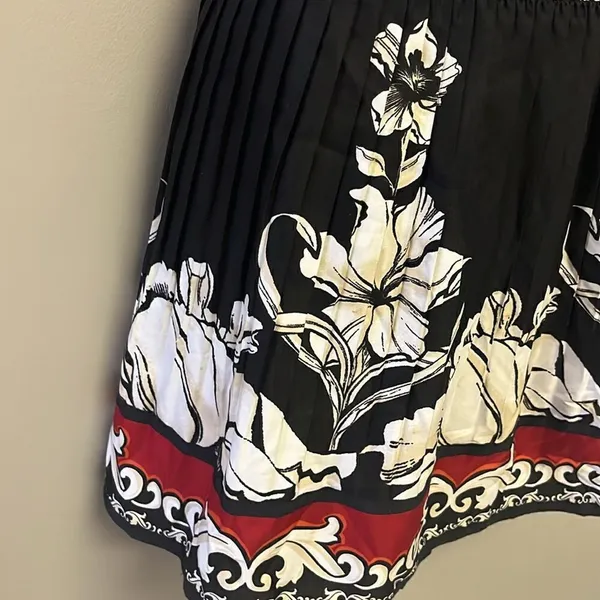 White House Black Market Black Floral Lined Pleated Elastic Waist Skirt- Medium - Image 4