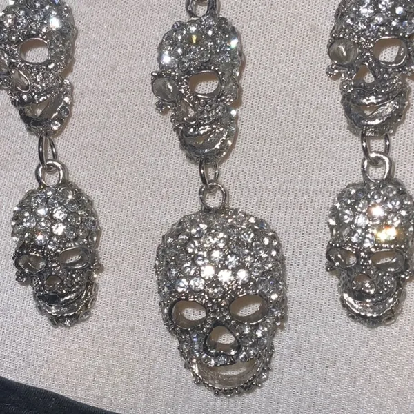 Rhinestones skull necklace - Image 4