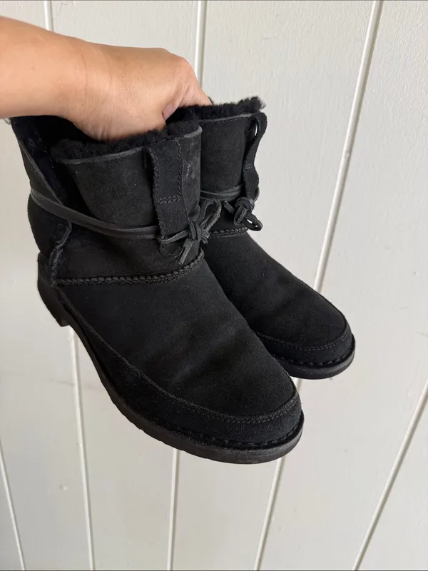 UGG Women Black Suede Shearling Lined Tie Ankle Boots Size 8 - Image 4