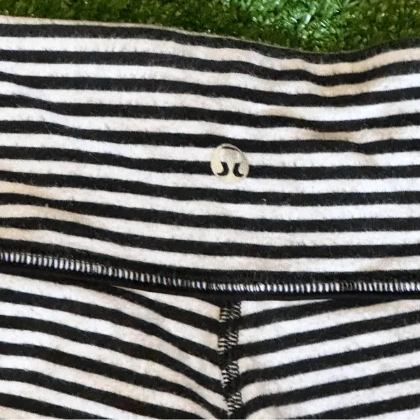 Lululemon Wunder Under Rare White Black Striped Athletic Pant Leggings - Image 2