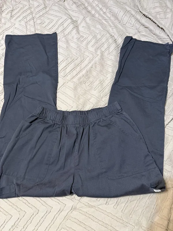 IRG gray scrub top & bottom - Image 2