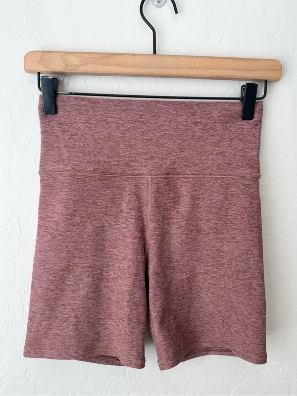 Vuori Clean Elevation Shorty biker shorts
Hazelnut Heather small - Image 6