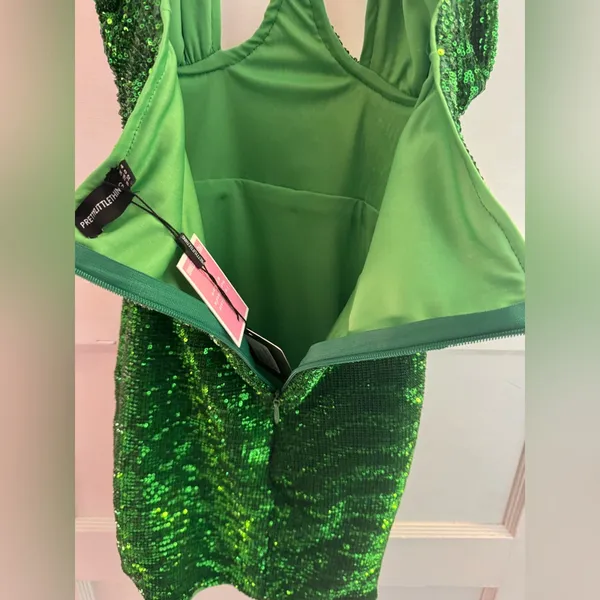 PrettyLittleThing Green Sequin Crossover Halter Bodycon Dress – US 8 – NWT - Image 4