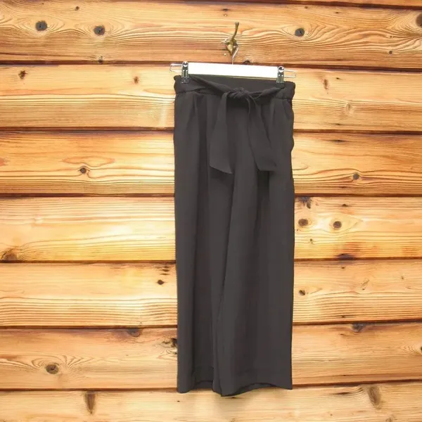 Lululemon Cropped Noir Pants  - Image 4
