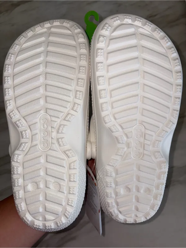 NWT Crocs Classic Lined Clog White Grey Fleece Unisex M7/W9 - Image 2