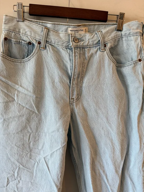 Abercrombie & Fitch High Rise Loose Jeans - Image 7
