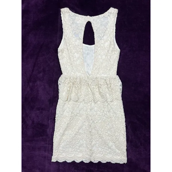 Pins And Needles Urban Outfitters Ivory‎ Cream Lace Sleeveless Peplum Dress XS - Image 2