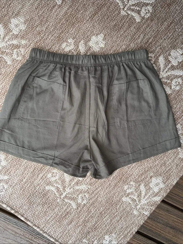 NWOT Women's Olive Drawstring Linen-Blend Shorts - Image 3