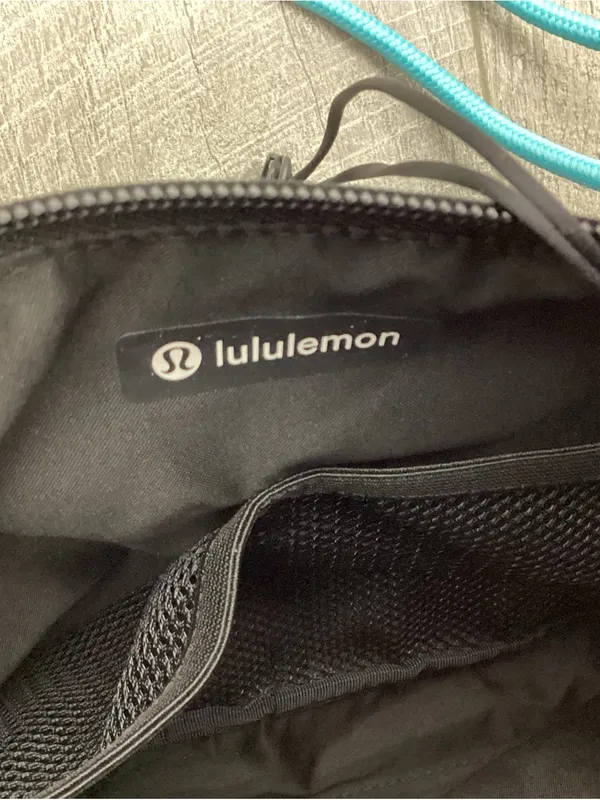 Lululemon Patch Logo Crossbody - Image 9