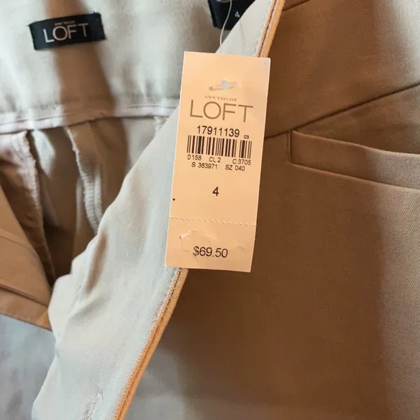 Ann Taylor LOFT pants. Capri Length. NWT. Size 4 - Image 3