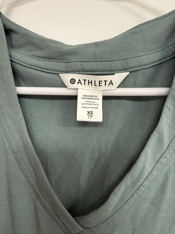 Athleta Breezy Scoop V-Neck Tee Willow Green Women’s XS - Image 4