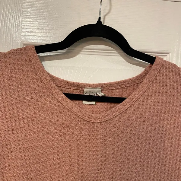 Paper Crane Size S Pink Waffle Knit V Neck Short Sleeve Ruffle Hem Peplum Top - Image 2