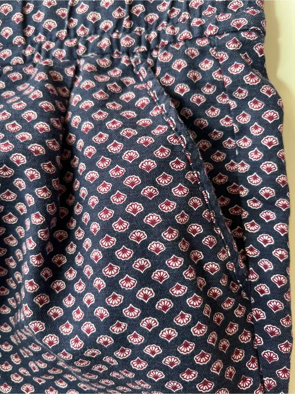 Gap Cropped Paperbag Waist Pants Navy Print Tie Waist Size 8 Capri - Image 7