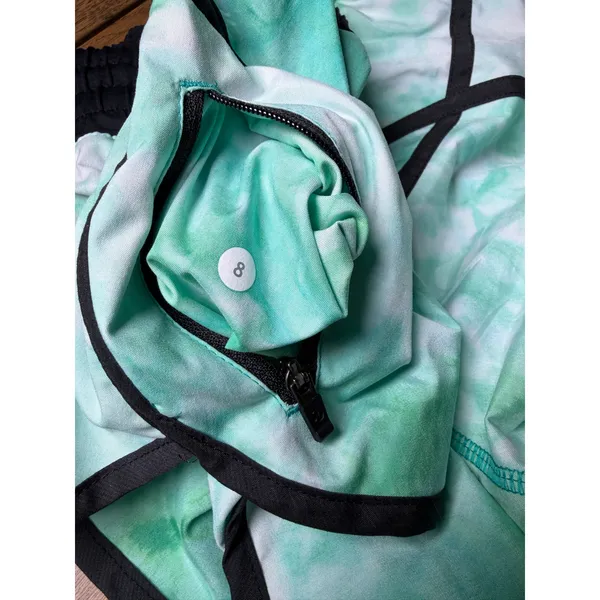 Lululemon Green Tie Dye Shorts Size 8 - Image 2