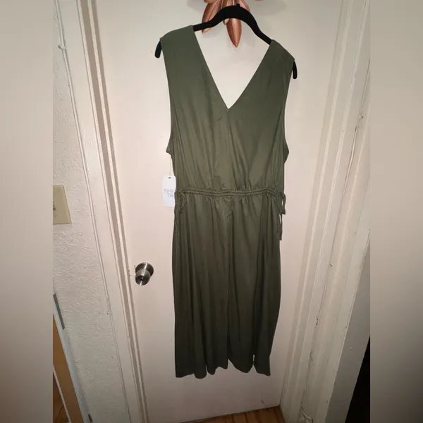 Time and Tru Forest Green Apparel - Image 3