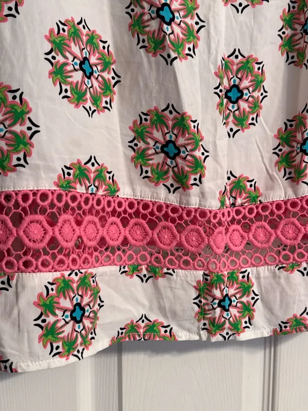 Crown & Ivy Pink Green Floral Print Pink Crochet Eyelet Trim Sleeveless Blouse M - Image 3