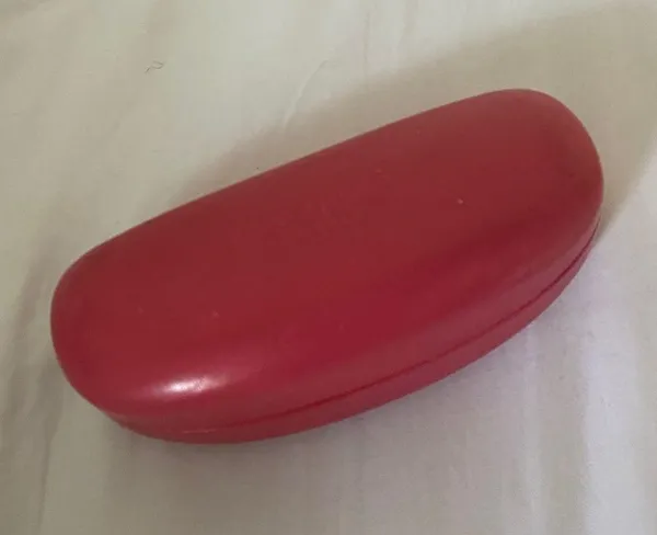 kate spade glasses case, bright pink, hard case, used (glasses not included) - Image 3